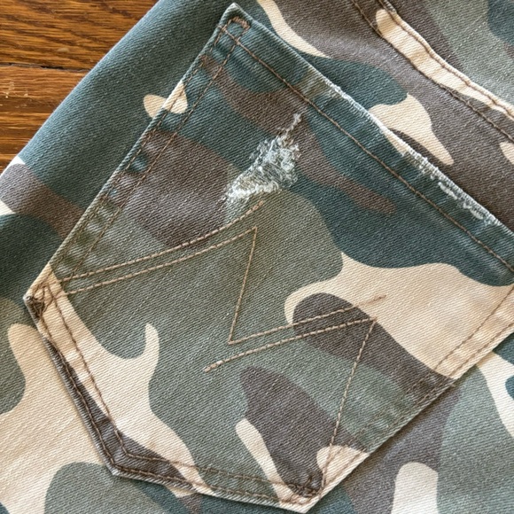 Mother High Waisted Looker Ankle Fray in See Me (Camo) - Picture 4 of 12